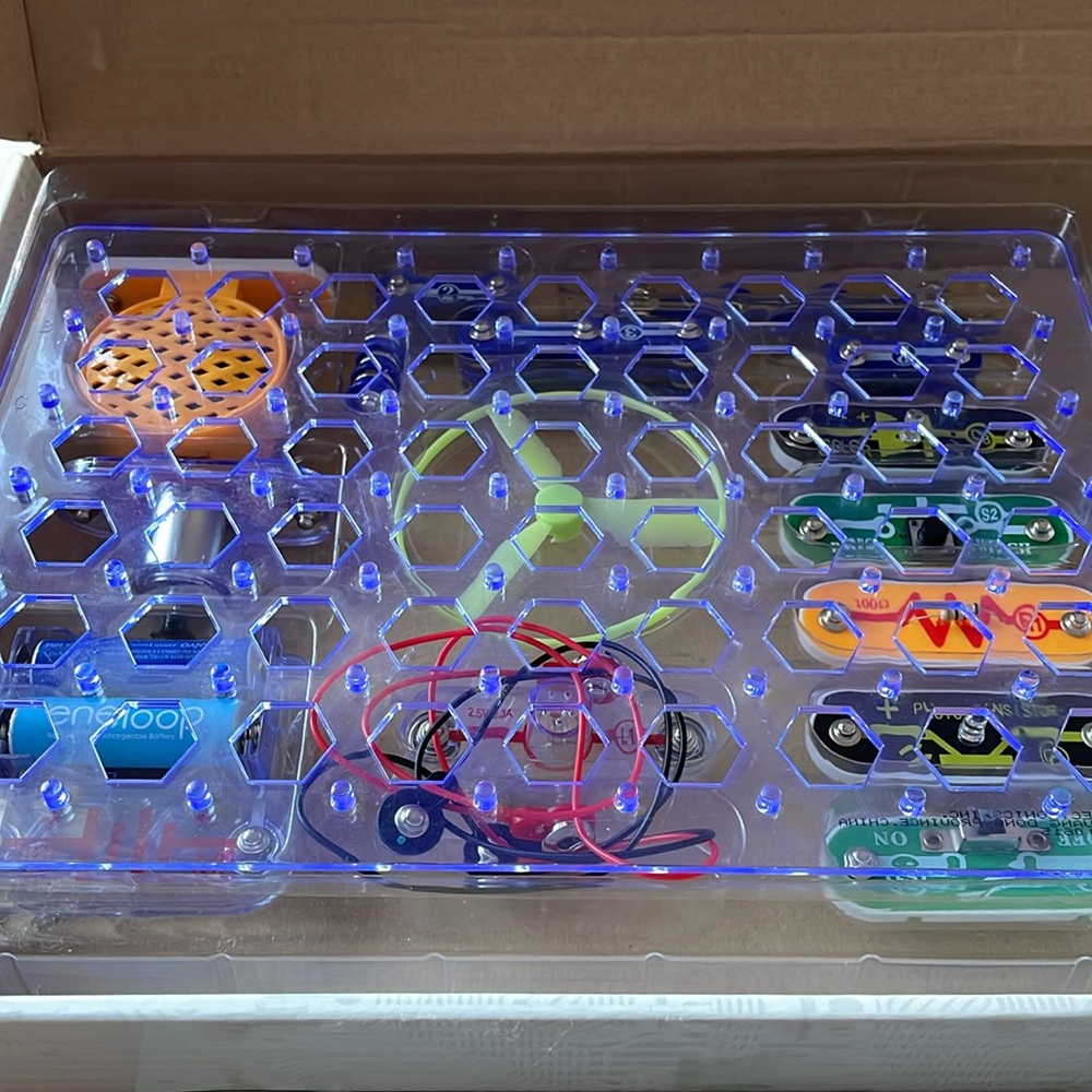 Snap Circuits Jr. Select - Electronic Project Set Build Over 130 Projects - Picture 10 of 10
